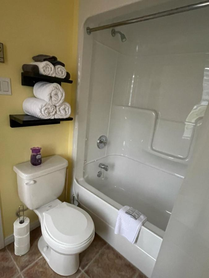 Hotel Les Quatre Bonheurs Amqui Esterno foto
